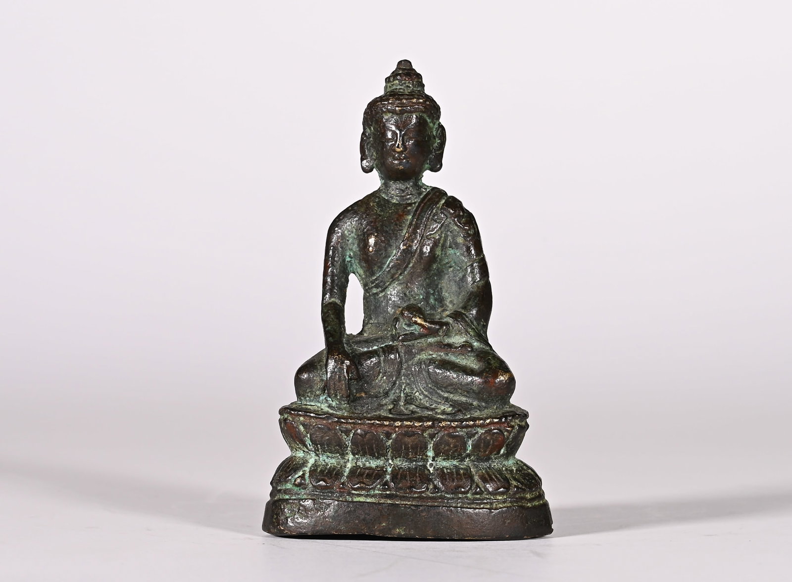 Bronze Buddha statues of the Qing Dynasty: Height:7cm(2.76in), Width:5cm(1.97in), Weight:110g (0.243lb)