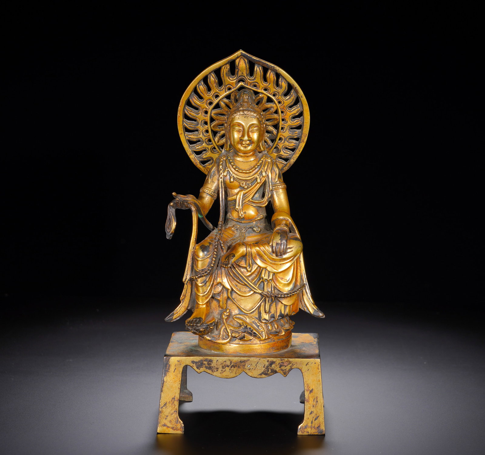 Gilded bronze statue of the Free and Easy Guanyin from the Northern Wei Dynasty (1 of 10)