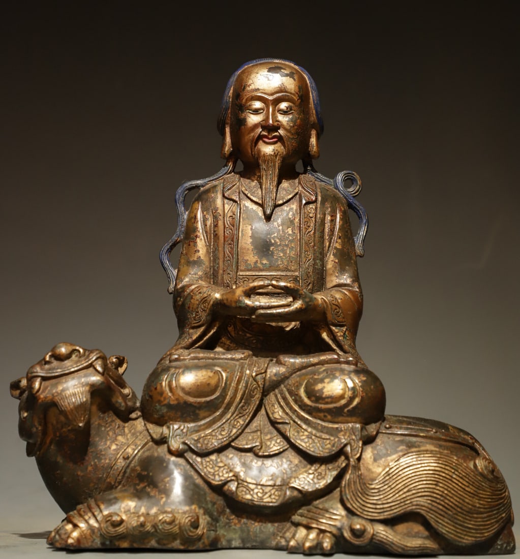 A gilded bronze statue of the Heavenly Lord Taiyi Saving Suffering in the Qing Dynasty: Weight:3080g (6.790lb), Height:25cm(9.84in), Long:23cm(9.06in), Width:11cm(4.33in)This bronze Taoist statue features Lord Lao with a serene face and long beard. Dressed in embroidered Taoist robe, he 