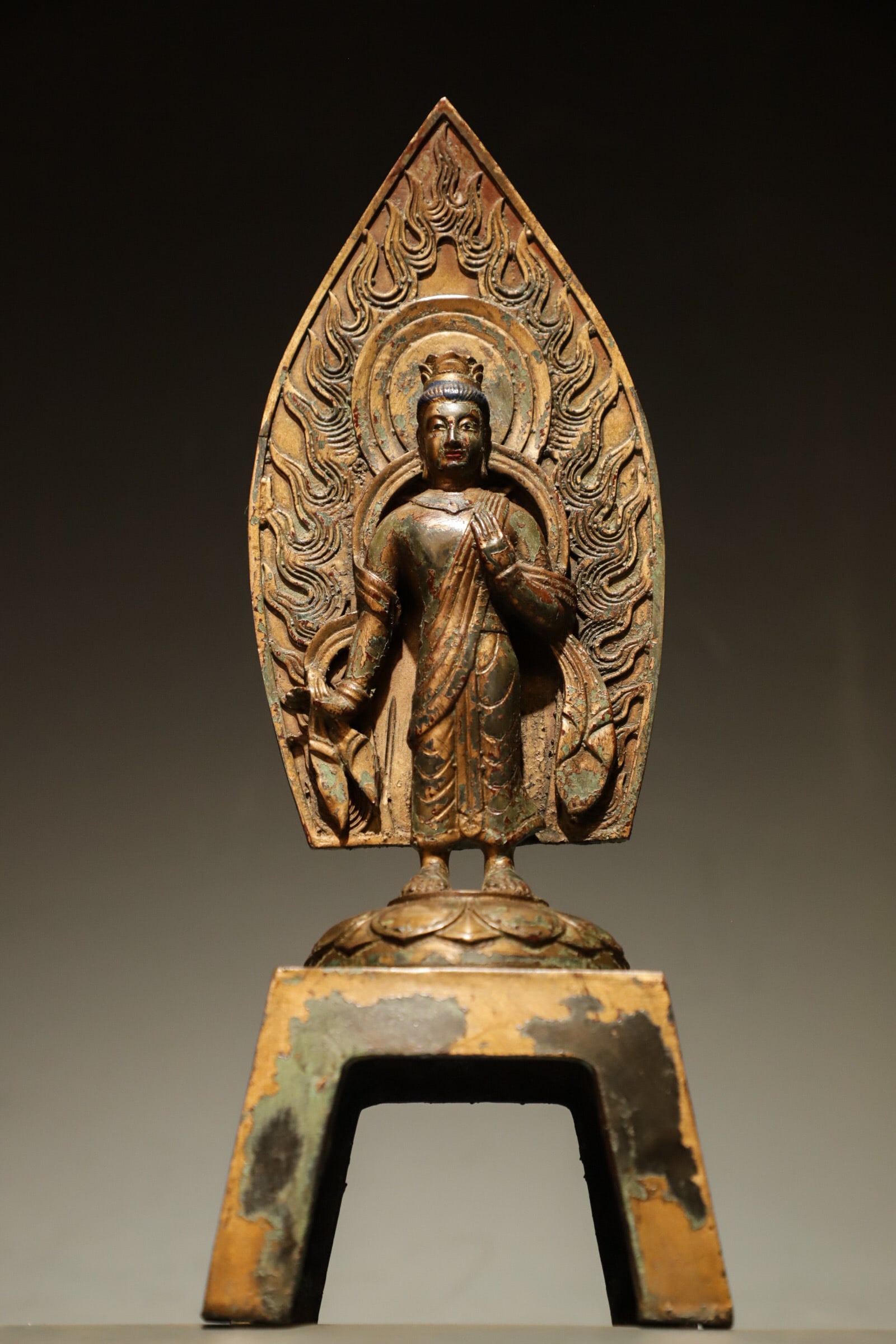 A gilded bronze bench backlit Buddha from the Northern Wei Dynasty: Height:30cm(11.81in), Long:10.5cm(4.13in), Width:10.5cm(4.13in), Weight:1182g (2.606lb)This gilded bronze Buddhist statue is known as "bench-style Buddha". Guanyin wears a crown, with serene facial fe