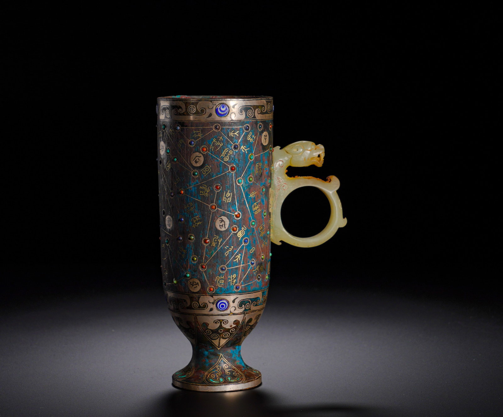 Bronze jugs, gold and silver, and jade handles and wine cups from the Warring States period: Height:15.5cmWidth:10cmWeight:530g