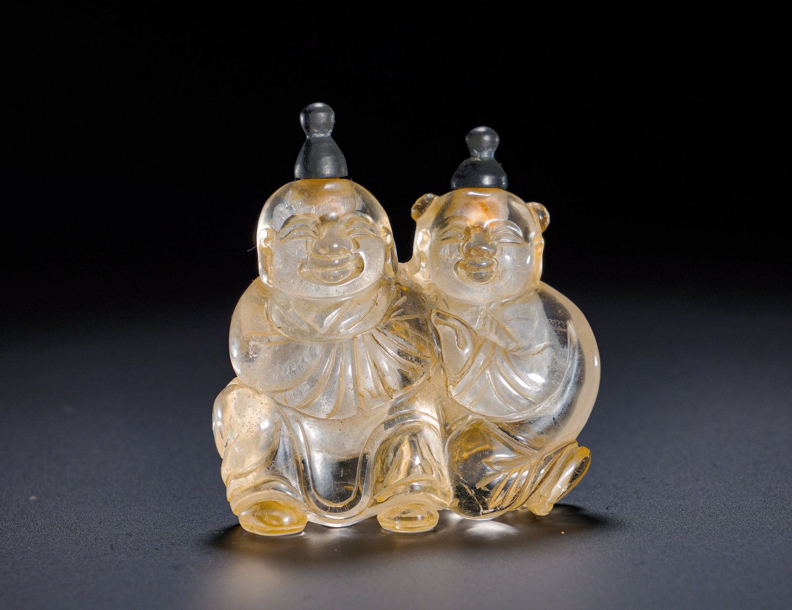 Qing Dynasty crystal snuff pot: Height:6.5cmWidth:6cmWeight:90g