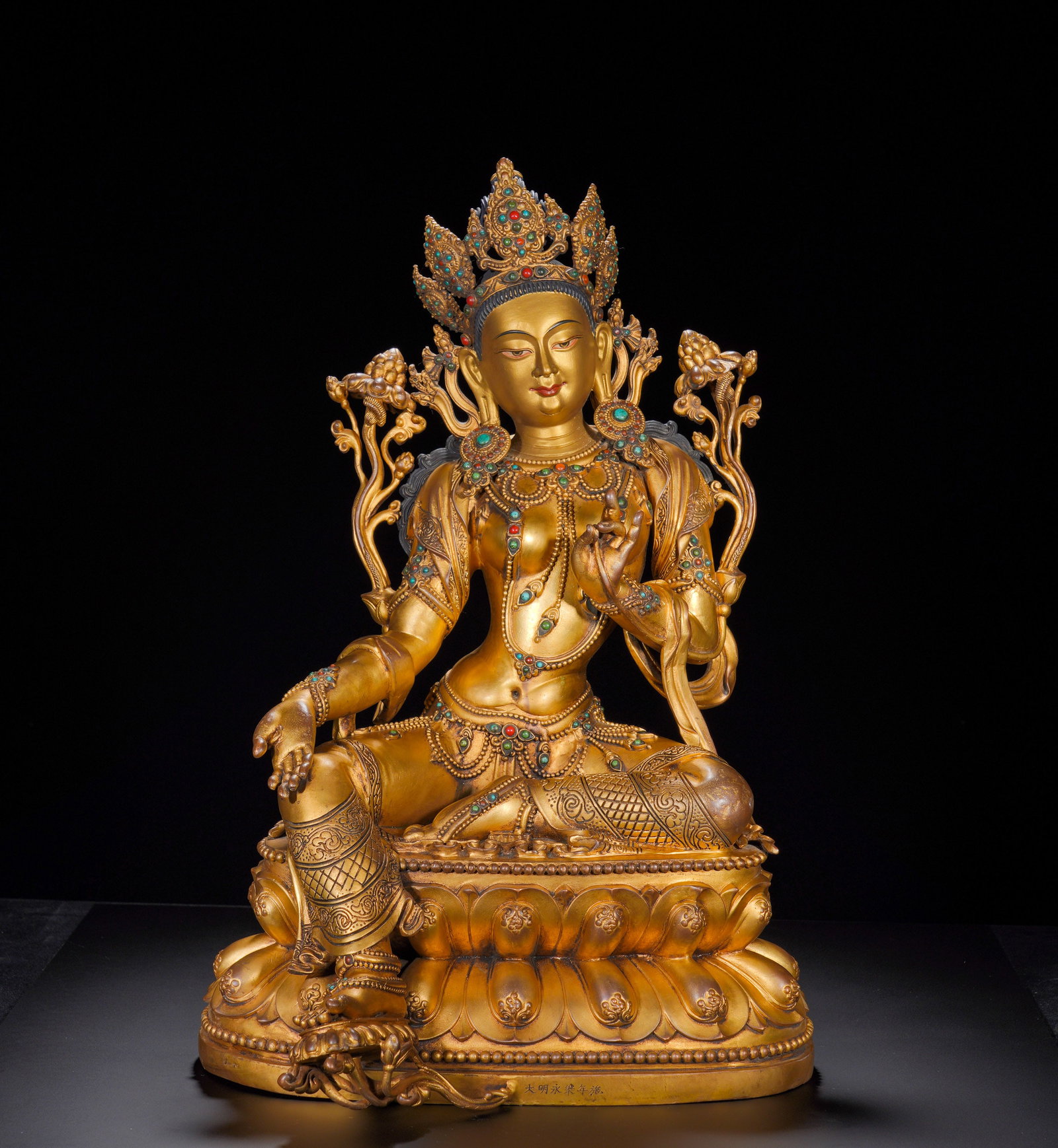 A gilded bronze sitting statue of the Free Mother from the Qing Dynasty (1 of 14)
