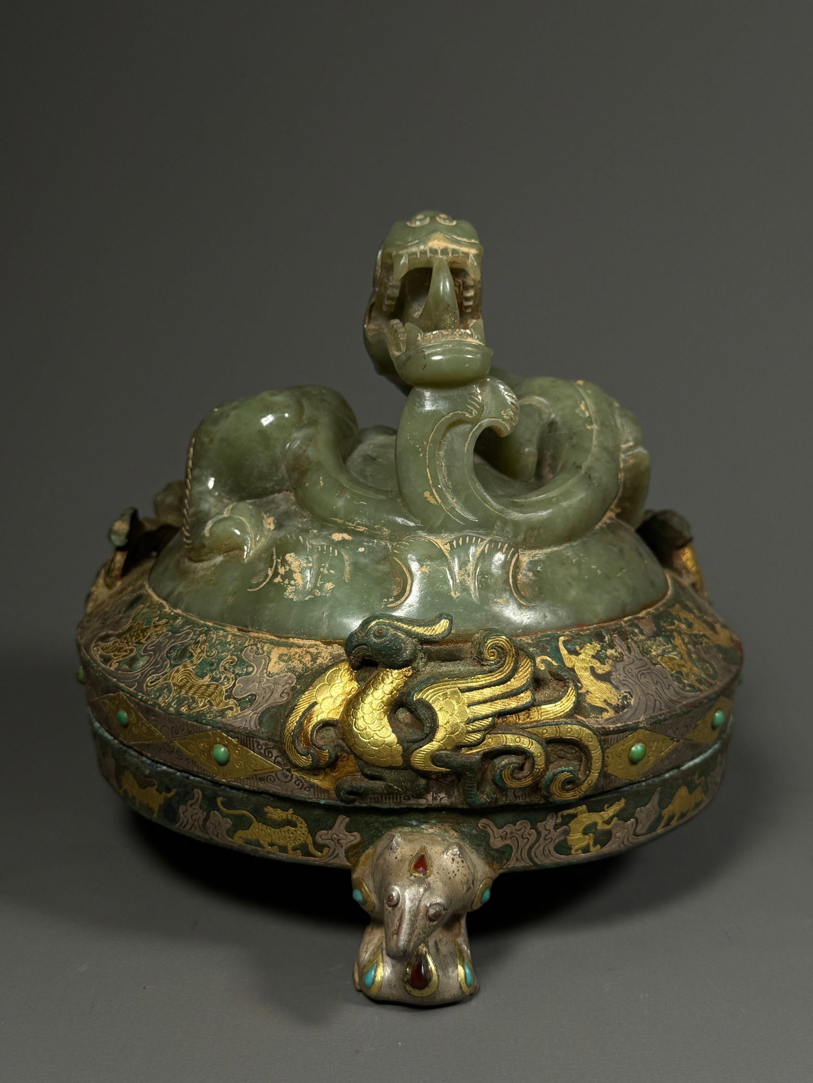 A Han bronze incense burner with inlaid gold and silver inlaid jade and chilong dragon cover (1 of 7)