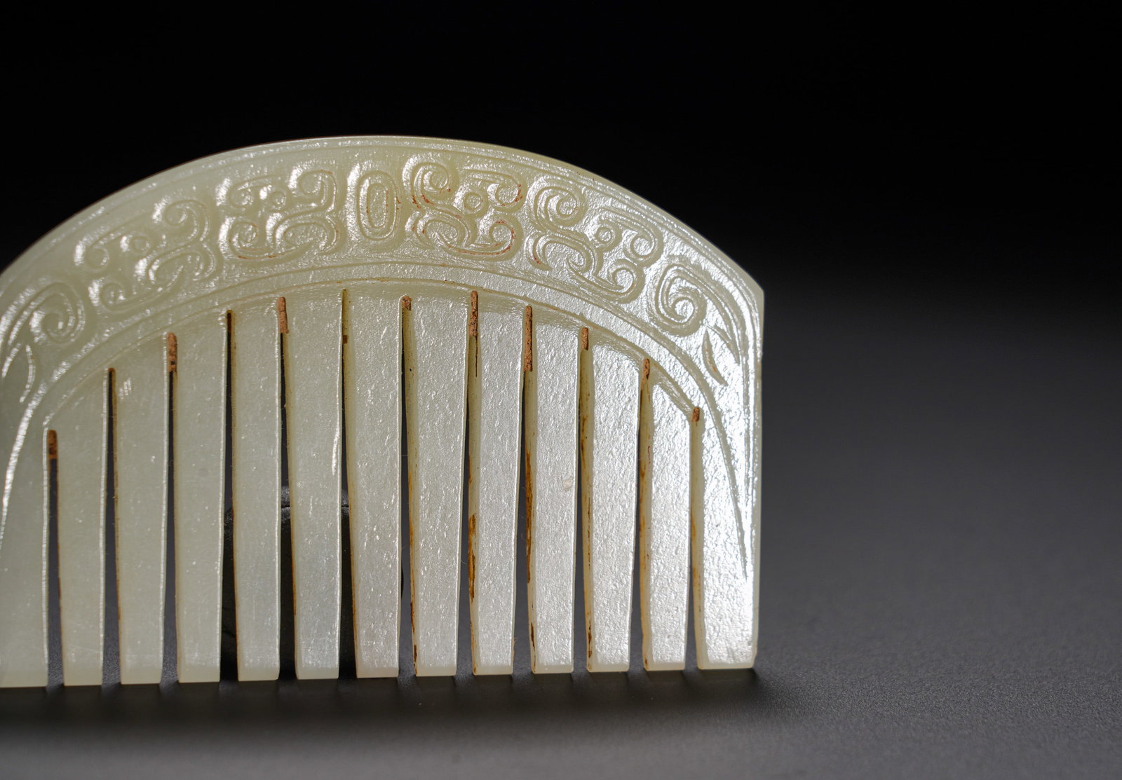 Han Dynasty Hetian jade hook cloud pattern jade comb - 2