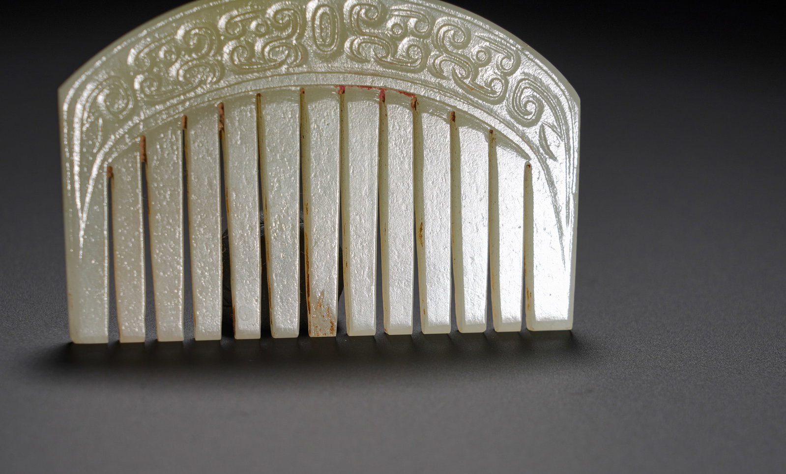 Han Dynasty Hetian jade hook cloud pattern jade comb - 6