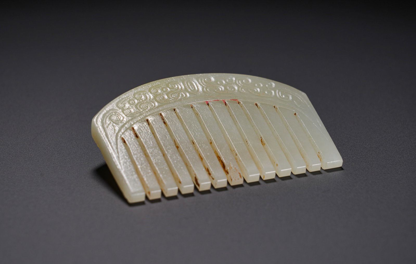 Han Dynasty Hetian jade hook cloud pattern jade comb - 7