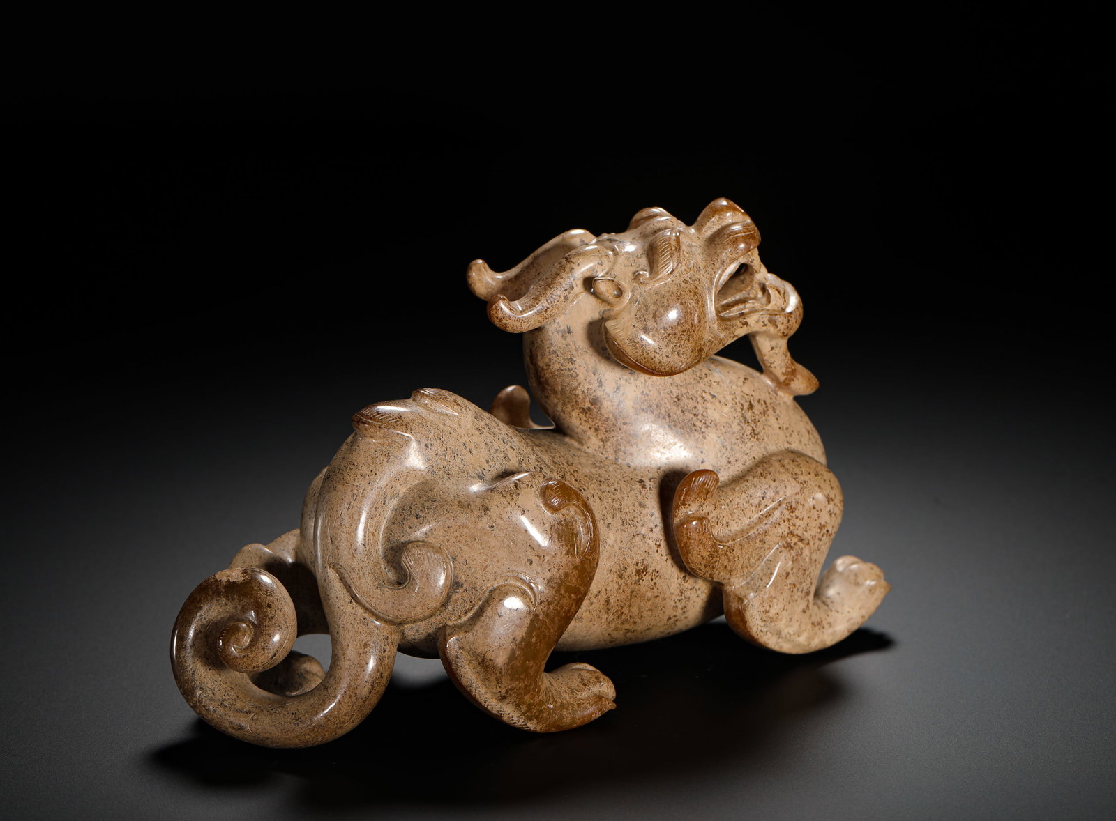 Hetian jade auspicious beast of the Han Dynasty (1 of 9)