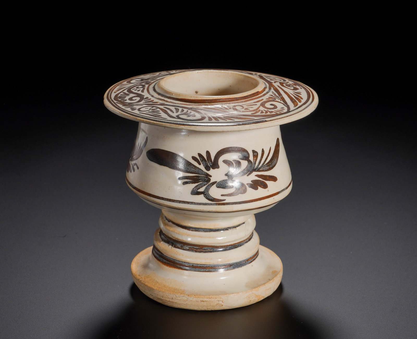 Song Dynasty Cizhou kiln white ground brown flower-lined furnace: Height:11cm(4.33in), Diameter:10.5cm(4.13in), Weight:430g (0.948lb)This travel censer is a classic form of the Cizhou kiln dating to the Song-Jin period. Composed of flared rim, waisted body,