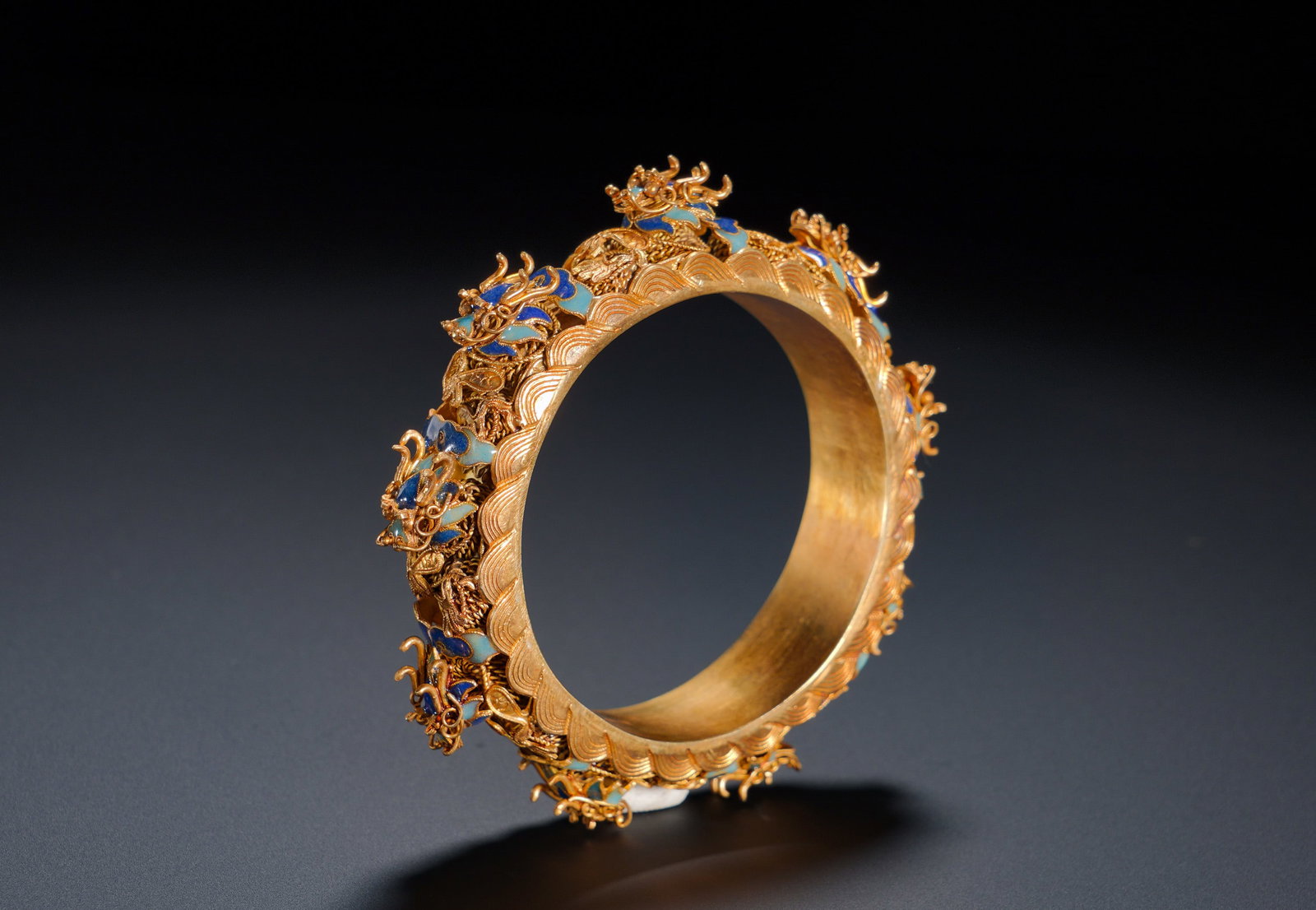 Silver and gold in the qing dynasty silk burn LanJiuLong bracelet: Diameter:8.6cm(3.39in), Inner Diameter:5.7cm(2.24in), Weight:106g (0.234lb)Gold Filigree Bangle with Enameled Nine-Dragon MotifsCrafted from solid gold using imperial filigree craftsmanship. The