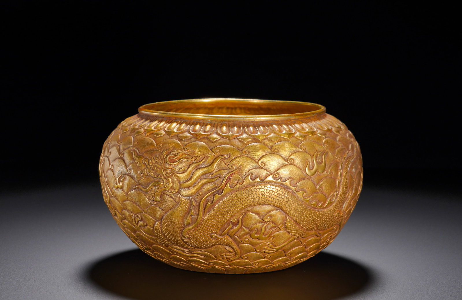 Tang Dynasty gilded copper bowl with two dragons playing in Zhuhai (1 of 9)