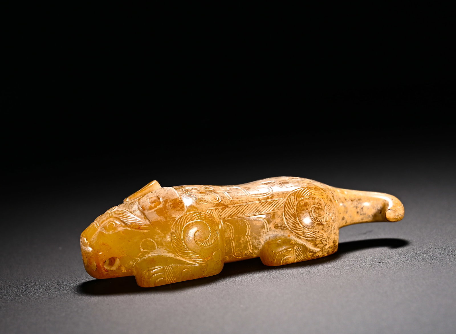 Shang and Zhou Hetian jade Tiger-subduing pendant (1 of 9)