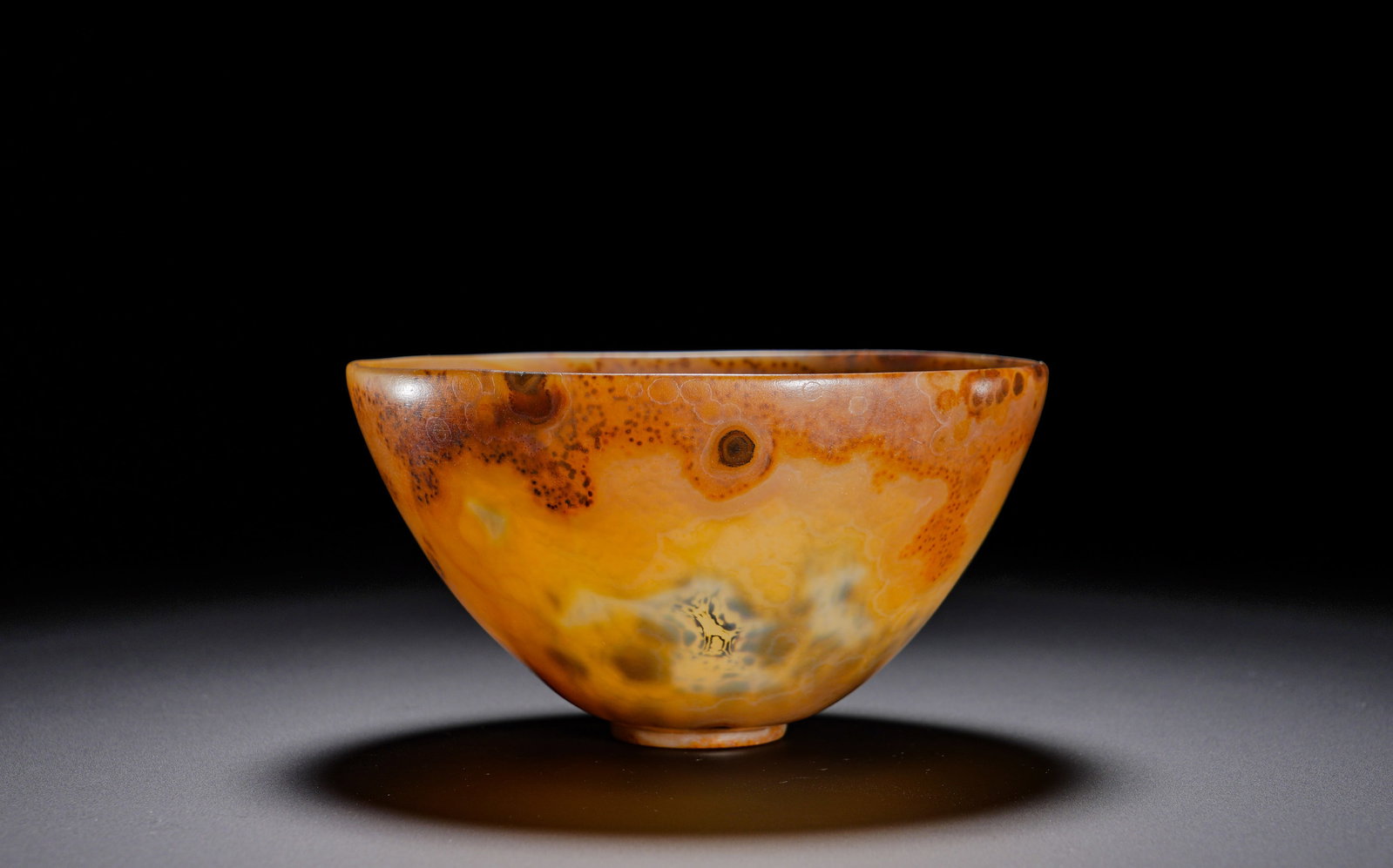 Shang Dynasty agate bowl: Height:7cm(2.76in), Diameter:12.5cm(4.92in), Weight:290g (0.639lb)Natural Banded Agate Plain BowlHollowed and polished from a single piece of scenic banded agate. The stone is translucent and smooth, 