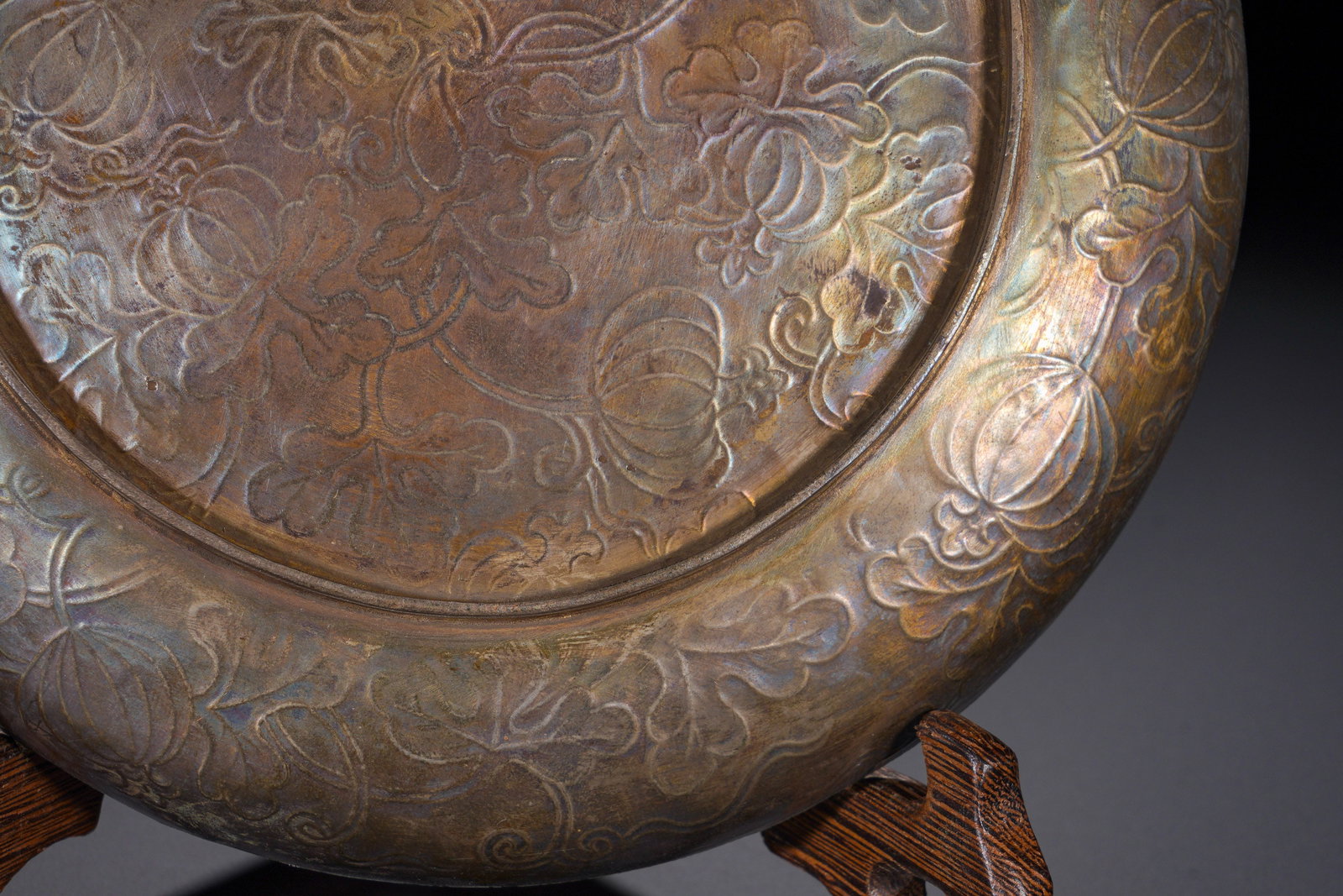Qing Dynasty silver engraved melon ? continuous patterned round plate - 11