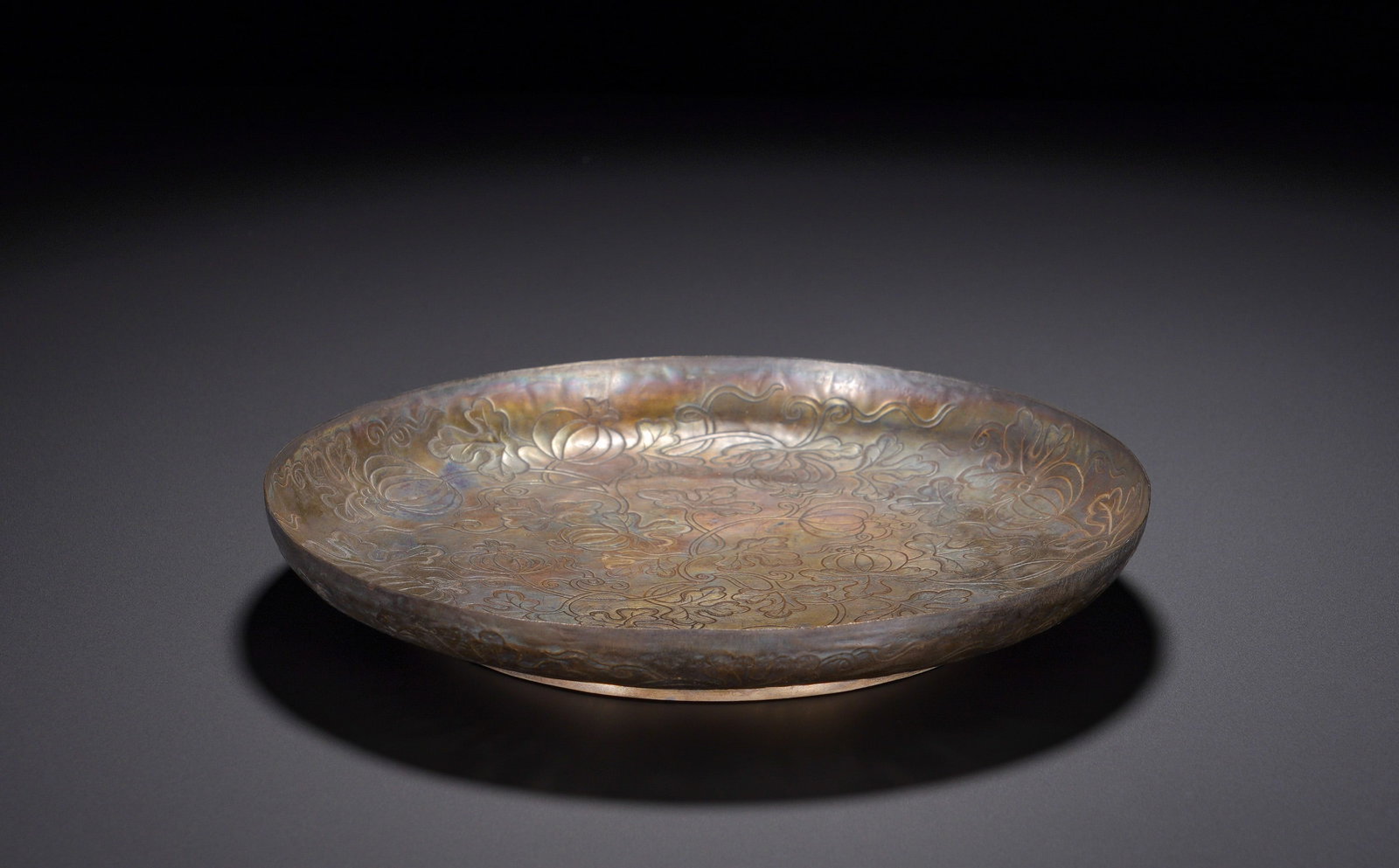 Qing Dynasty silver engraved melon ? continuous patterned round plate - 2