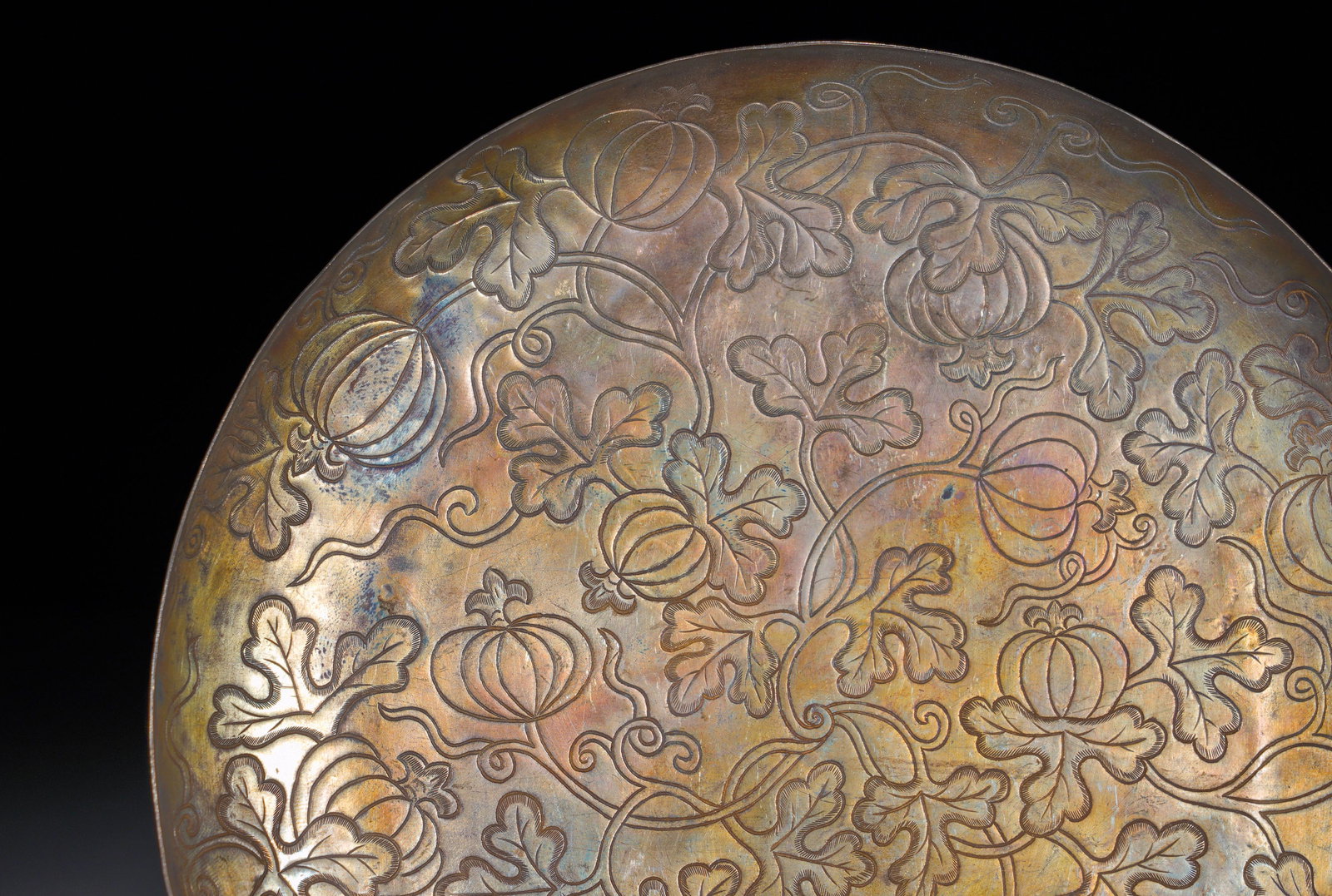 Qing Dynasty silver engraved melon ? continuous patterned round plate - 5