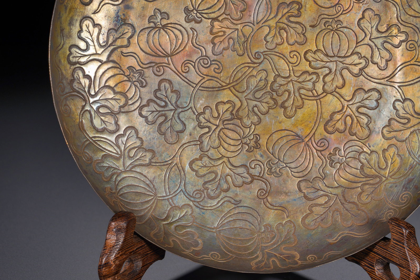 Qing Dynasty silver engraved melon ? continuous patterned round plate - 6