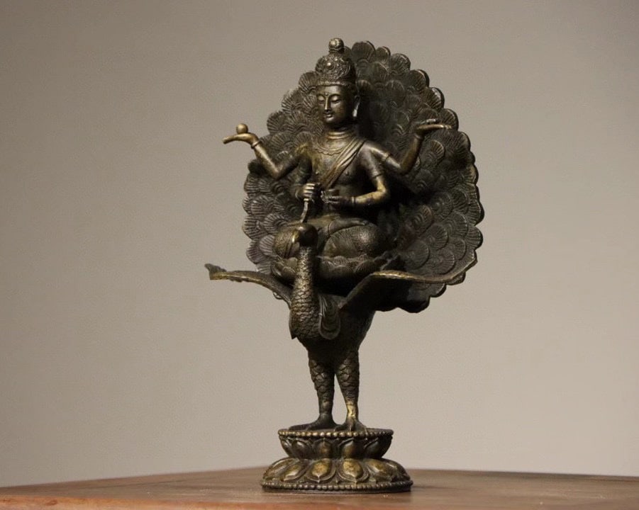Bronze peacock statue of the Bodhisattva of the Ming Dynasty (1 of 8)