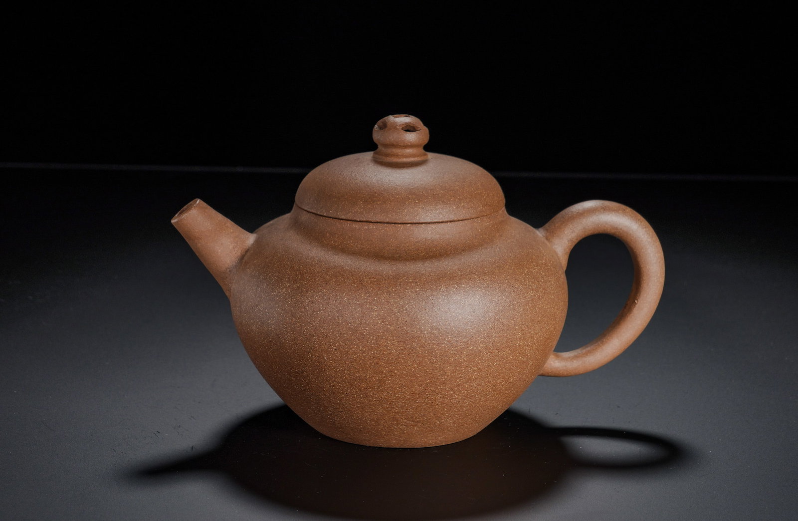 Duan clay hollowed-out knob round bead purple clay teapot: Height:10cm(3.94in), Width:19.5cm(7.68in), Weight:340g (0.749lb)This classic round pearl shape is a traditional plain round zisha ware. The full, plump body features smooth, continuous curves. The dom