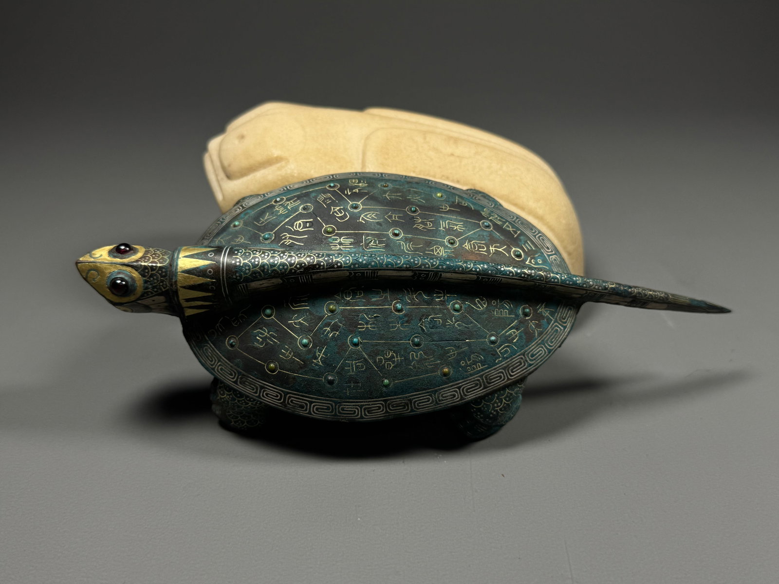 Bronze goð in the shape of an astronomical turtle from the Warring States period with gold and (1 of 5)