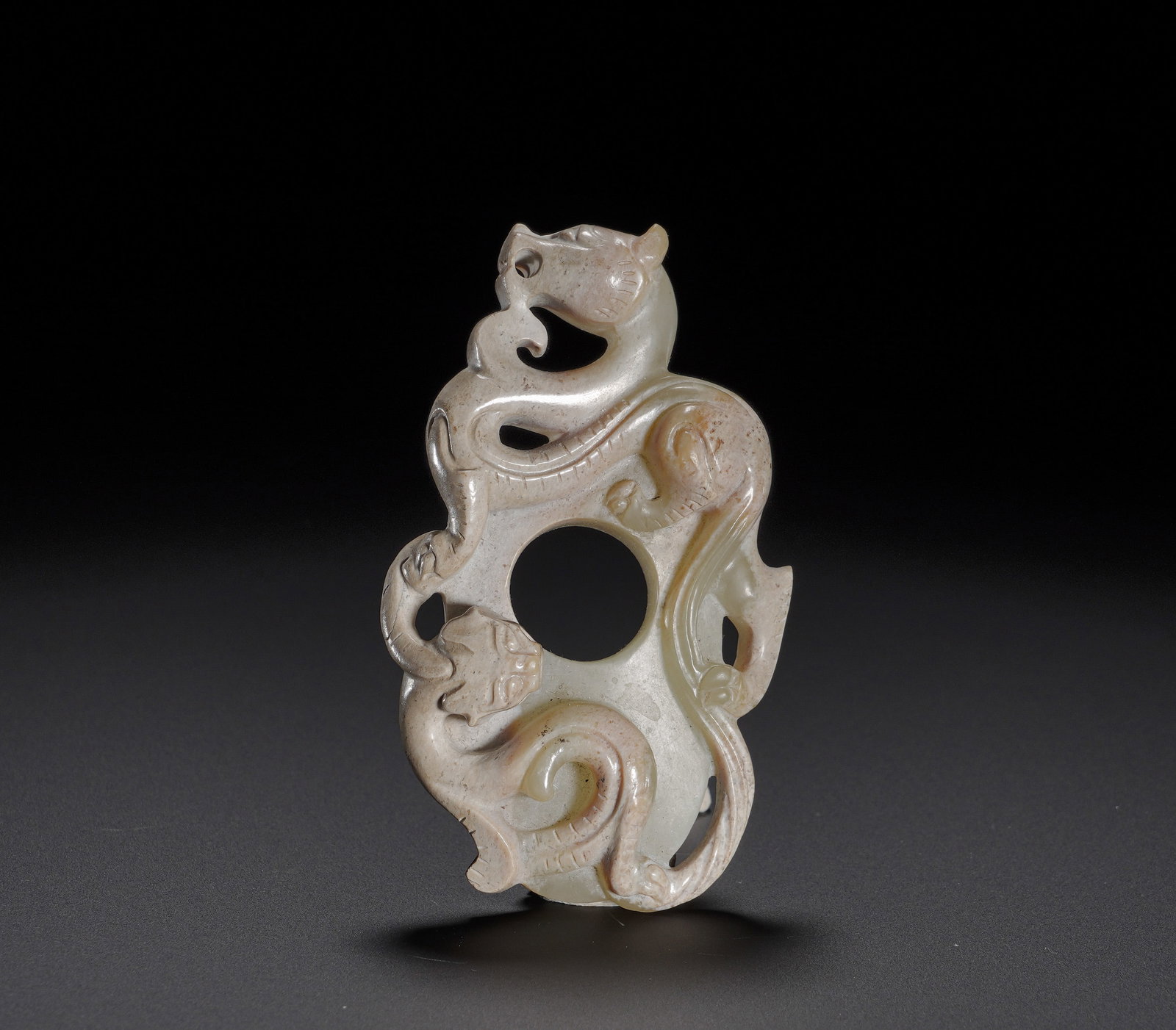 Han Dynasty Hetian jade carving double chi dragon ? shape pendant (1 of 8)