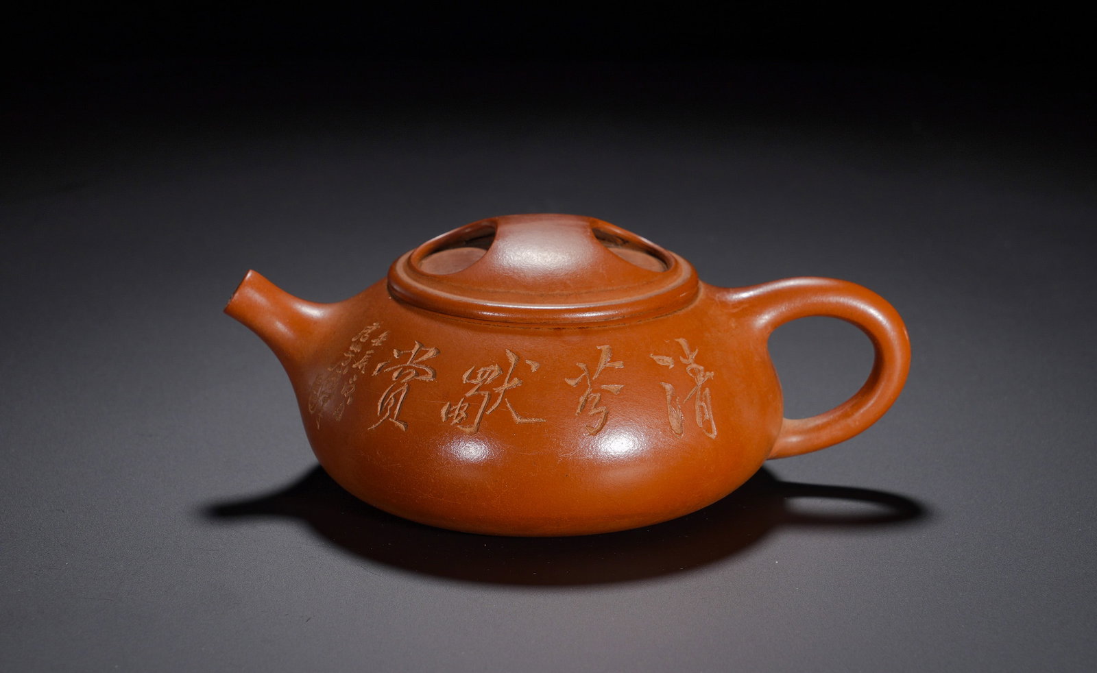 Red clay ox lid stone ladle purple clay teapot: Height:6cm(2.36in), Width:14.5cm(5.71in), Weight:210g (0.463lb)Cursive poetry is incised on the body with sharp carving, conveying profound literati charm. Crafted from premium Zhuni clay with warm re