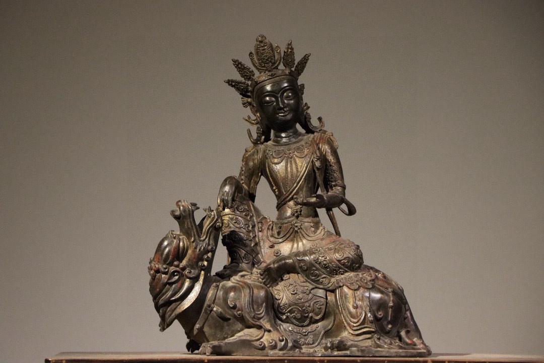 Gilded bronze statue of Guanyin riding a lion from the Qing Dynasty (1 of 9)