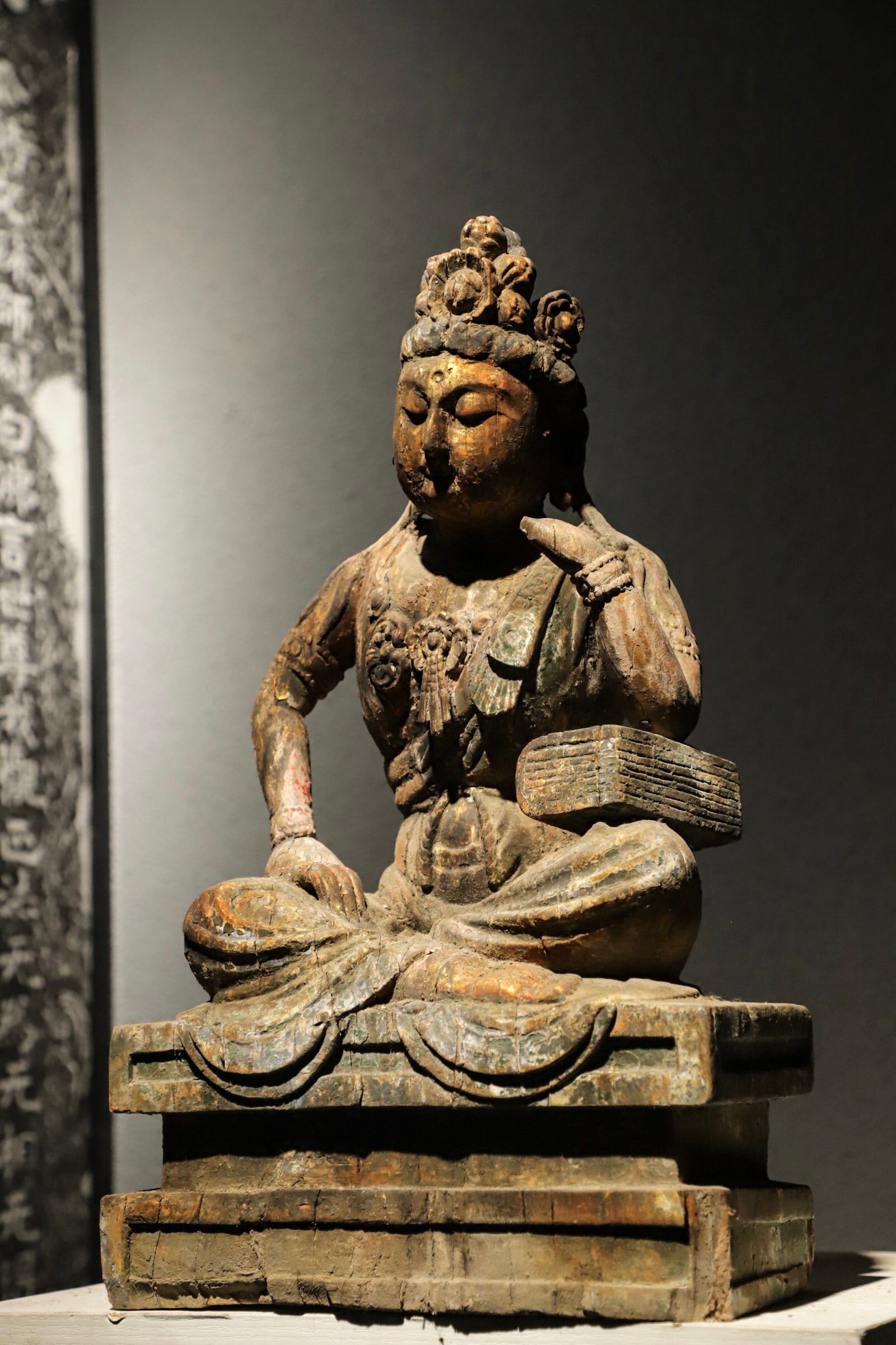 Ming Dynasty woodcarving. Thinking Guanyin statue (1 of 9)