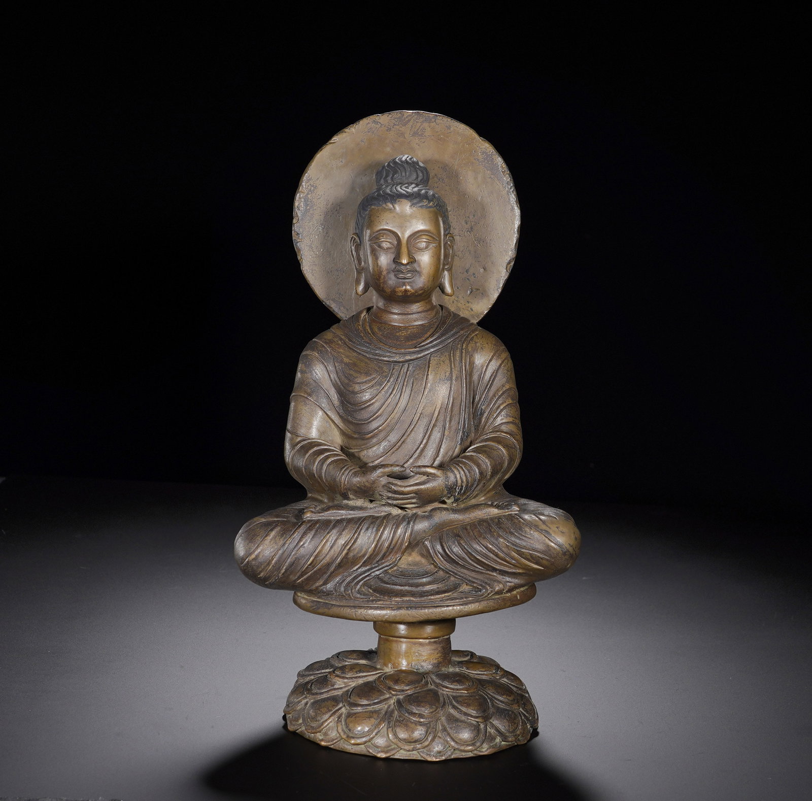 A 3th-century alloy bronze statue of Sakyamuni attaining enlightenment (1 of 10)
