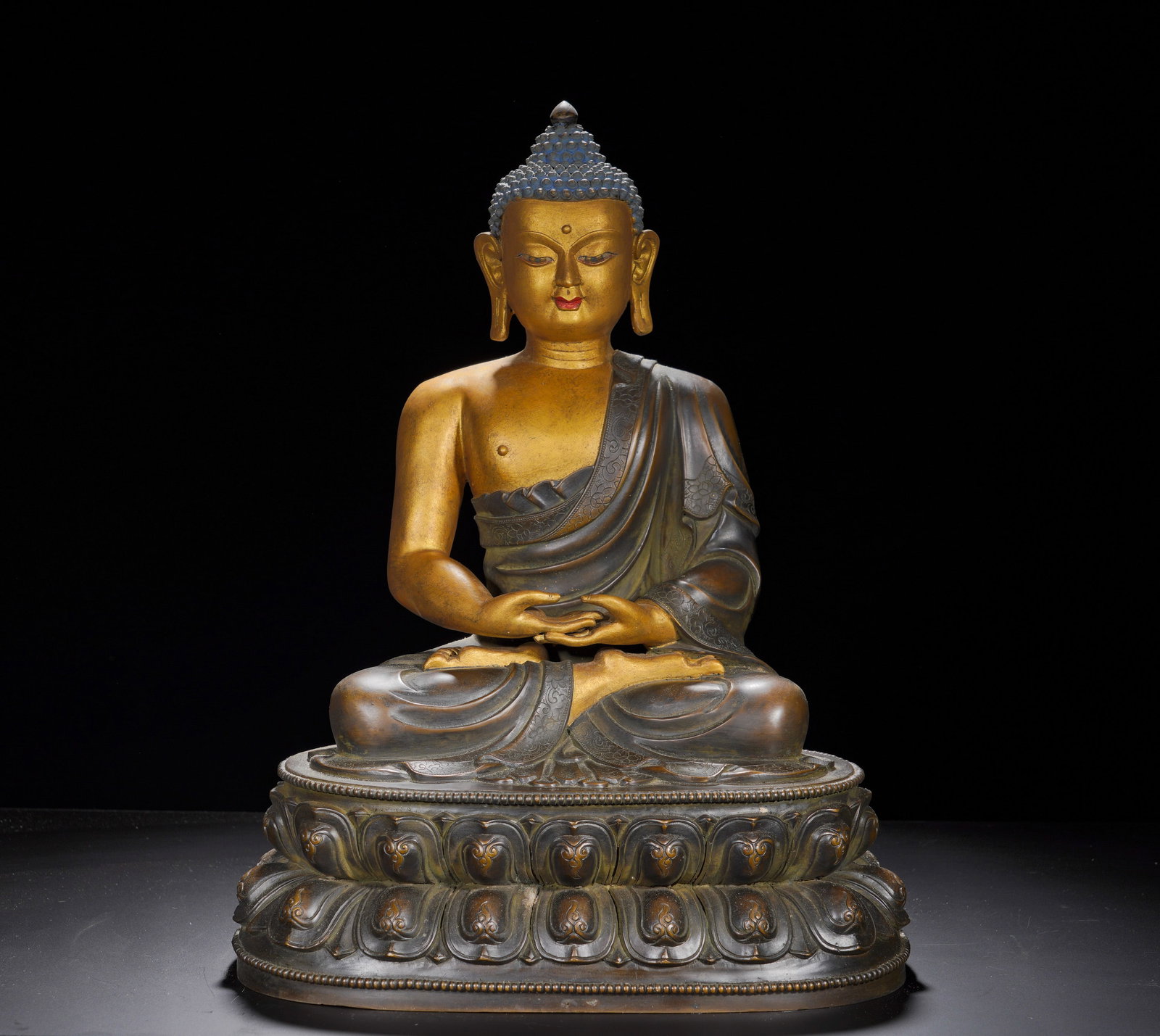 A gilded bronze seated statue of Sakyamuni Buddha from Yongle, Ming Dynasty: Height:50cm(19.69in), Width:56cm(22.05in), Weight:14790g (32.606lb)