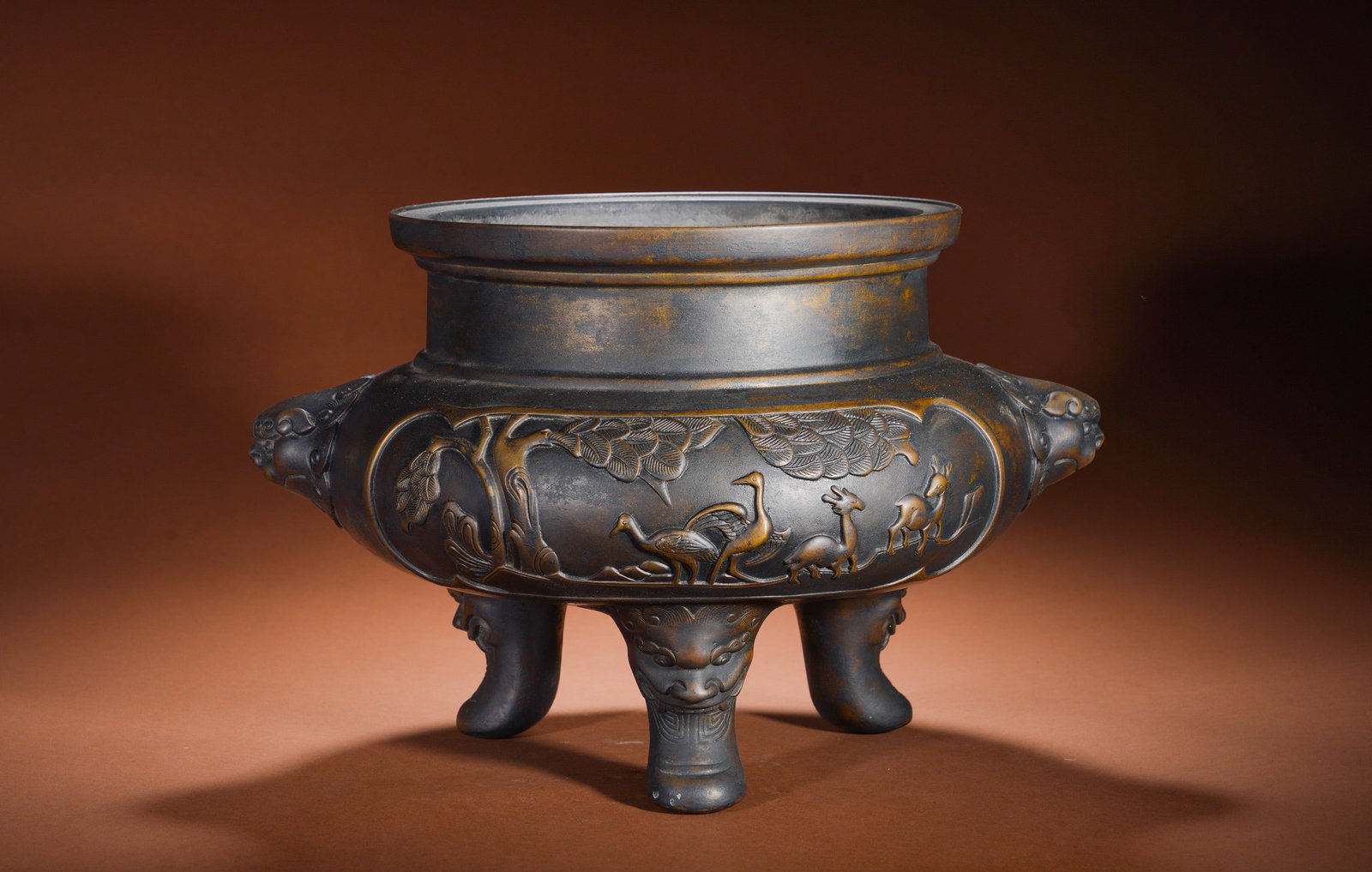 Bronze beast ears, deer and crane in spring, beast foot furnace of the Ming Dynasty: Height:28cmWidth:44cmWeight:10860gA square raised seal inscribed Chen Ying’s Family Collection is centered on the base, a private studio mark indicating this censer was once a treasured personal art