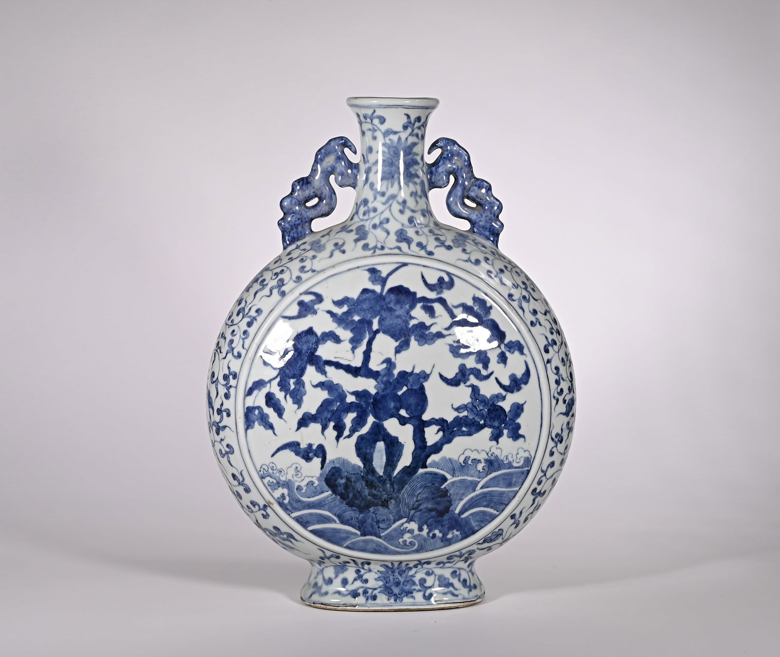 Blue and white moon-hugging vase of the Qing Dynasty: Height:38cm(14.96in), Width:26cm(10.24in), Weight:2990g (6.592lb)