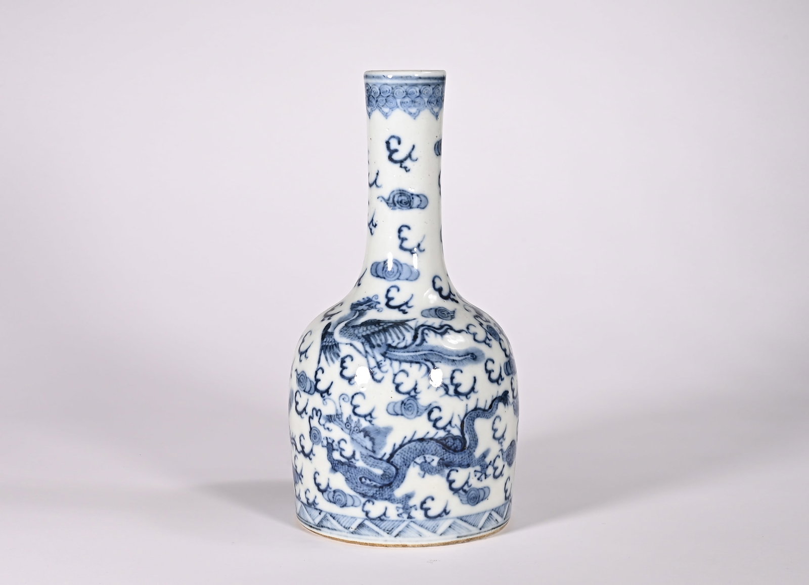 Dragon Pattern Vase Appreciation of the Qing Dynasty: Height:20.5cm(8.07in), Width:9.8cm(3.86in), Weight:510g (1.124lb)