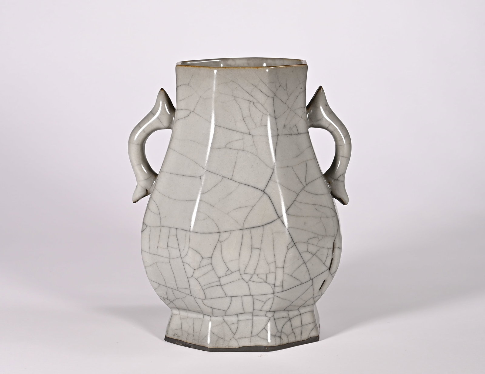 Song Dynasty Ge Kiln Vase Appreciation: Height:16cm(6.30in), Width:12cm(4.72in), Weight:610g (1.345lb)
