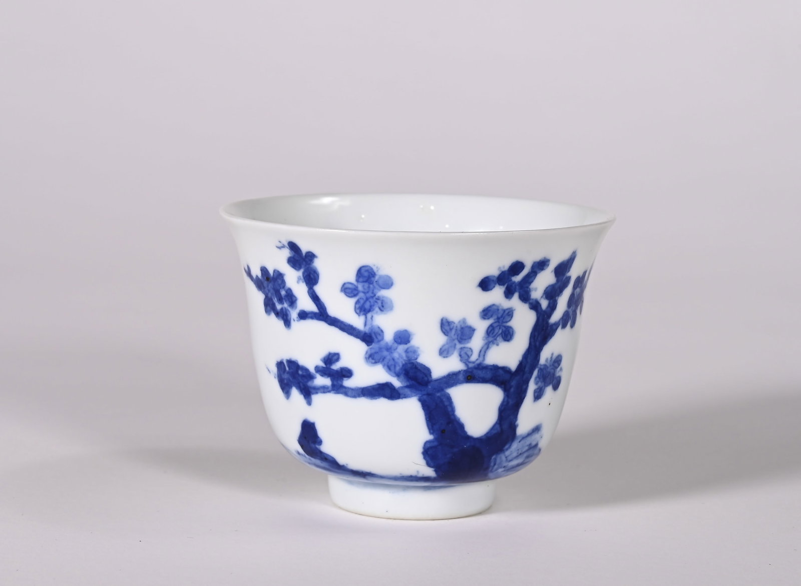 Blue and white tea cups of the Qing Dynasty: Height:4.8cm(1.89in), Width:6.5cm(2.56in), Weight:40g (0.088lb)