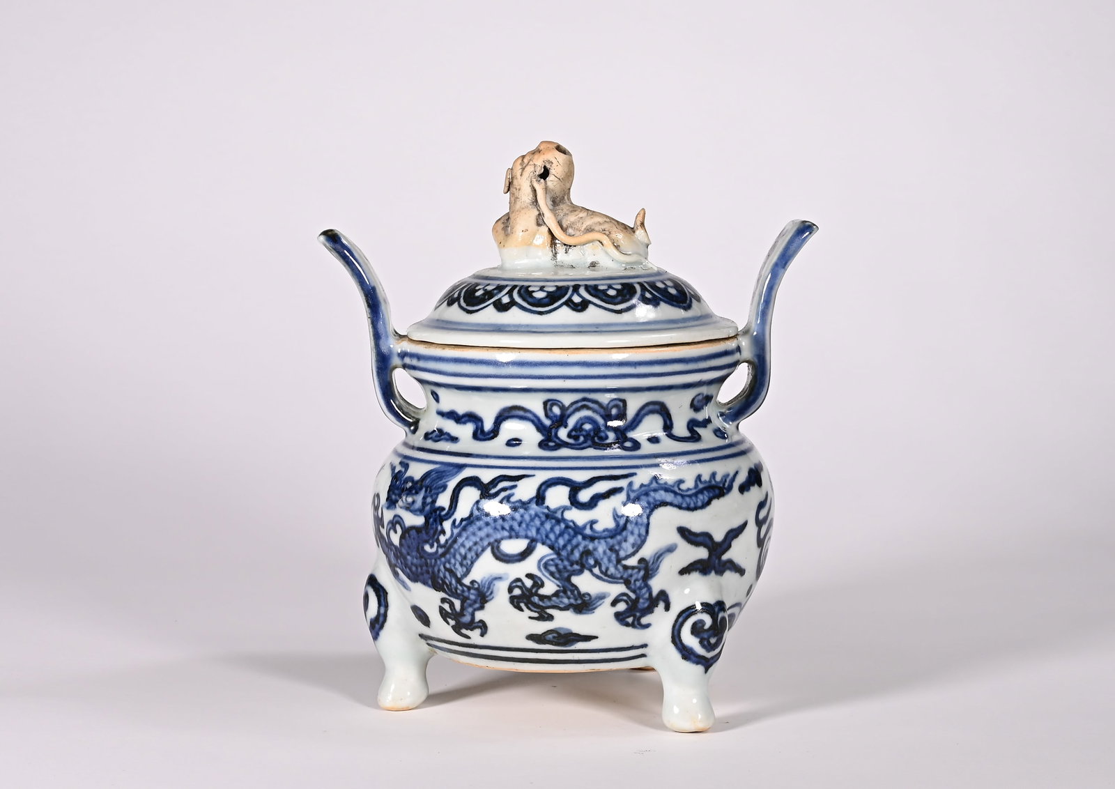 Ming Dynasty blue and white dragon text incense burner: Height:18cm(7.09in), Width:14cm(5.51in), Weight:640g (1.411lb)