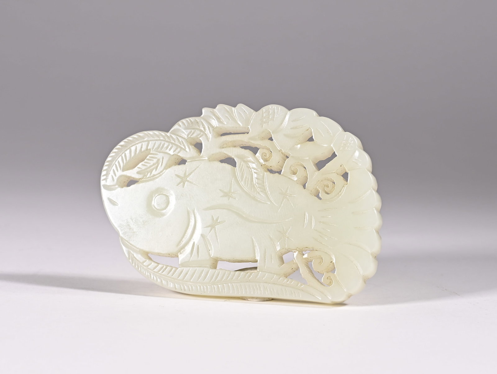 Qing Dynasty Hetian jade plaque: Height:4.5cm(1.77in), Width:6.8cm(2.68in), Weight:40g (0.088lb)
