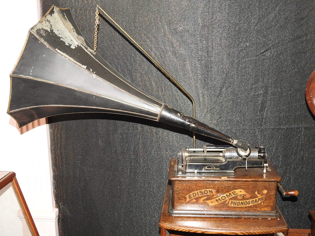 Edison Home Cylinder Phonograph with Large Horn (1 of 8)