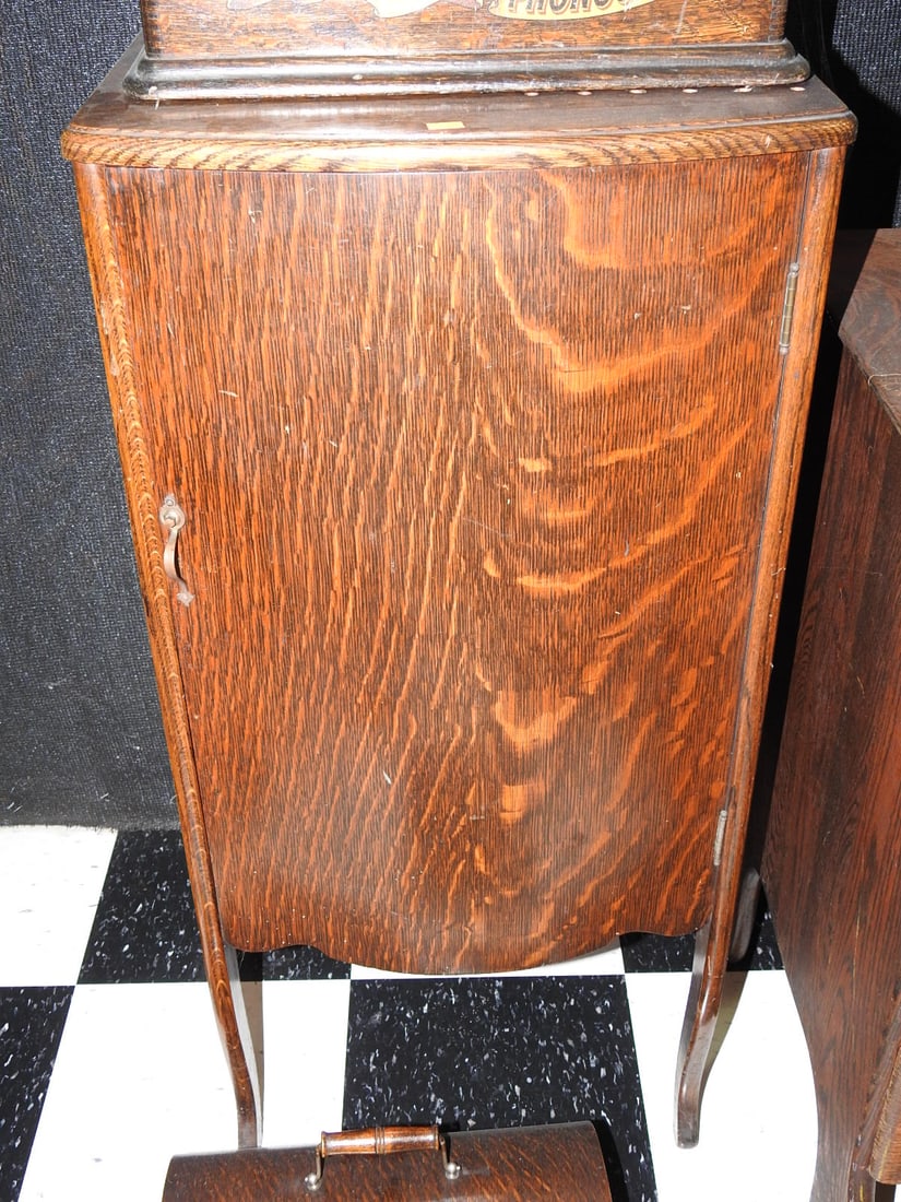 Antique Oak Curved Front Cabinet (1 of 8)
