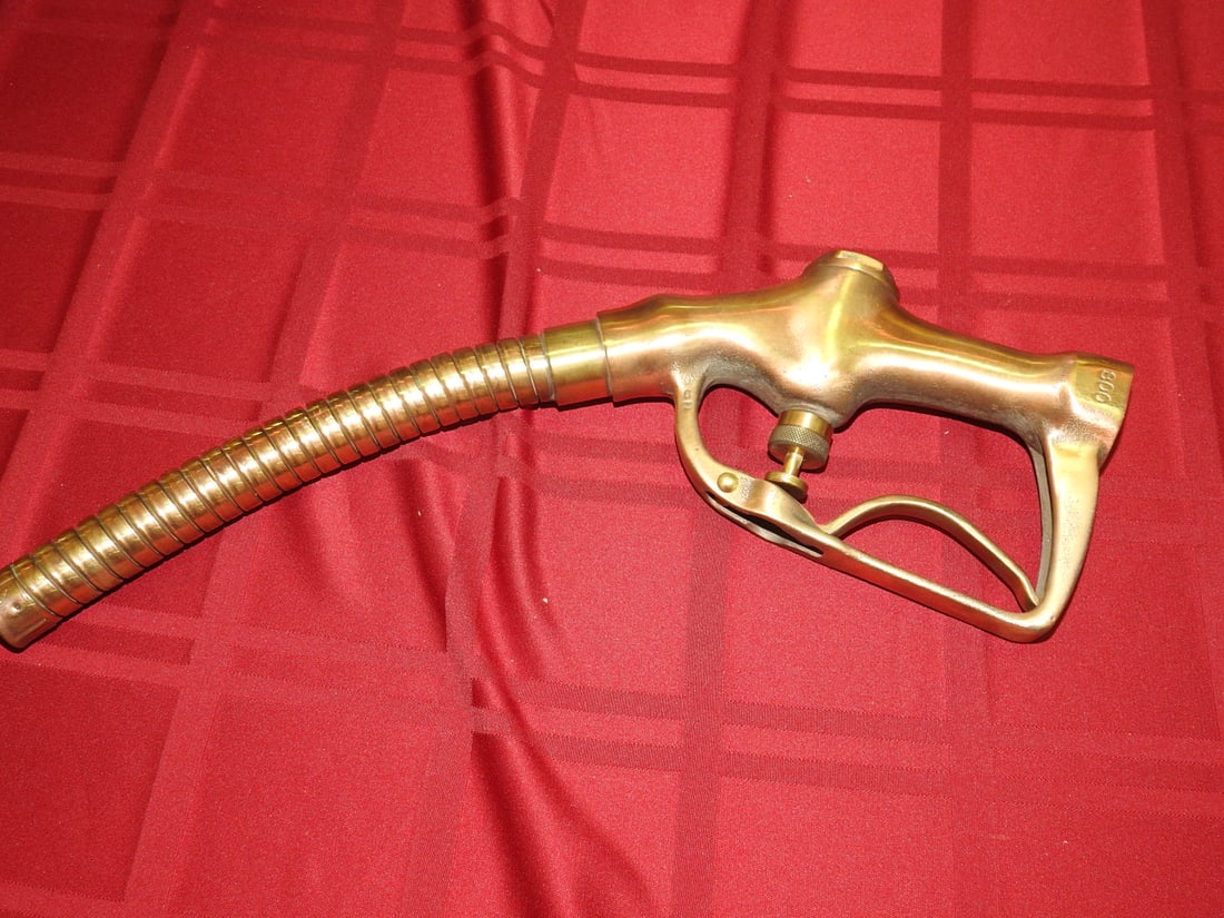Buckeye Brass Works 800 6X Fuel Nozzle: Vintage brass fuel nozzle marked Buckeye Brass Works 800 6X per consignor notes, with curved nozzle tube and handle. Approx. 18 x 5 x 1.5 in. Shows age-related wear, patina, finish wear, oxidation, su