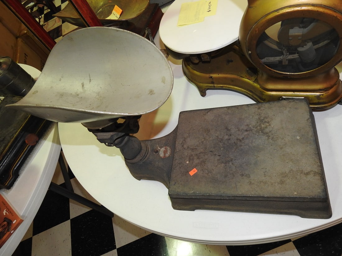 Fairbanks-Morse Counter Scale with Aluminum Pan (1 of 5)