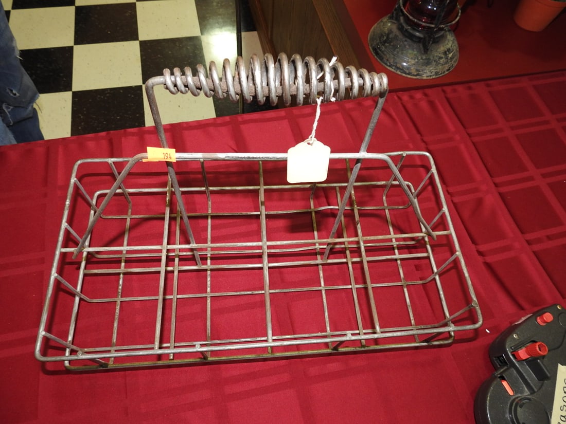 Wire Carrying Crate for Eight Quart Oil Bottles: Antique wire carrying crate designed to hold eight 1-quart oil bottles. One oil bottle is shown in photos but this lot is the carrying crate per title/notes. Approx. 14.5 x 18 x 9.5 in. Shows