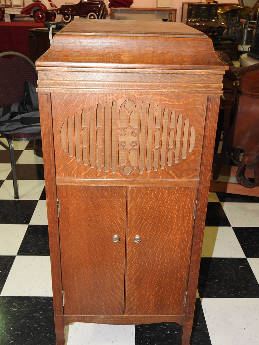 Antique Brunswick Cabinet Phonograph (1 of 12)