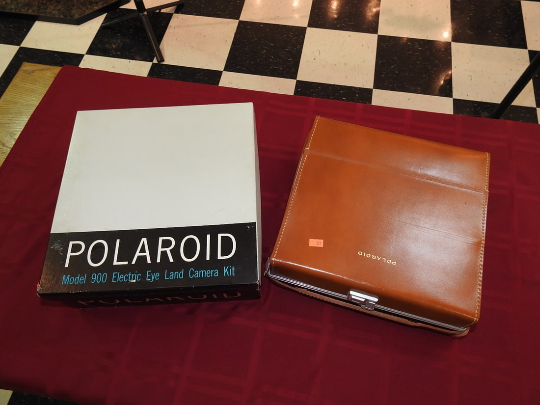 Polaroid Model 900 Electric Eye Land Camera Kit (1 of 14)