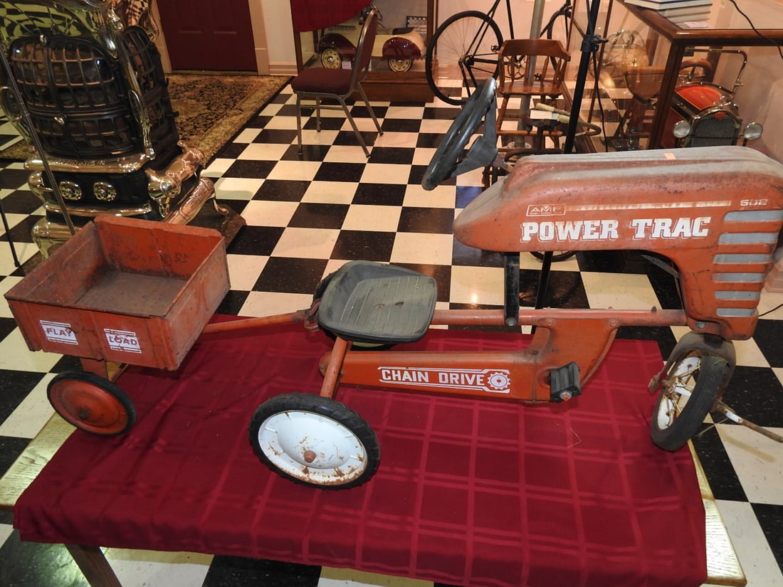 AMF 502 Power Trac Pedal Tractor with Wagon (1 of 11)