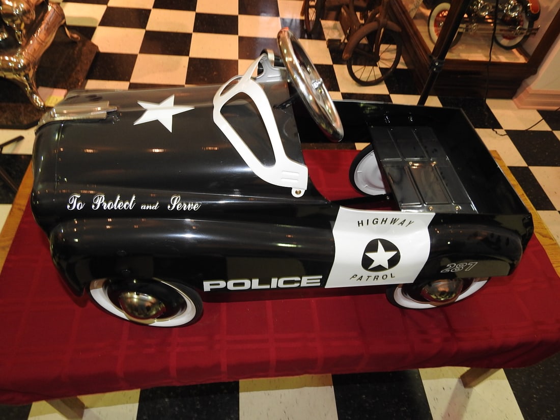 Burns Novelty Glide Ride Highway Patrol Pedal Car (1 of 9)