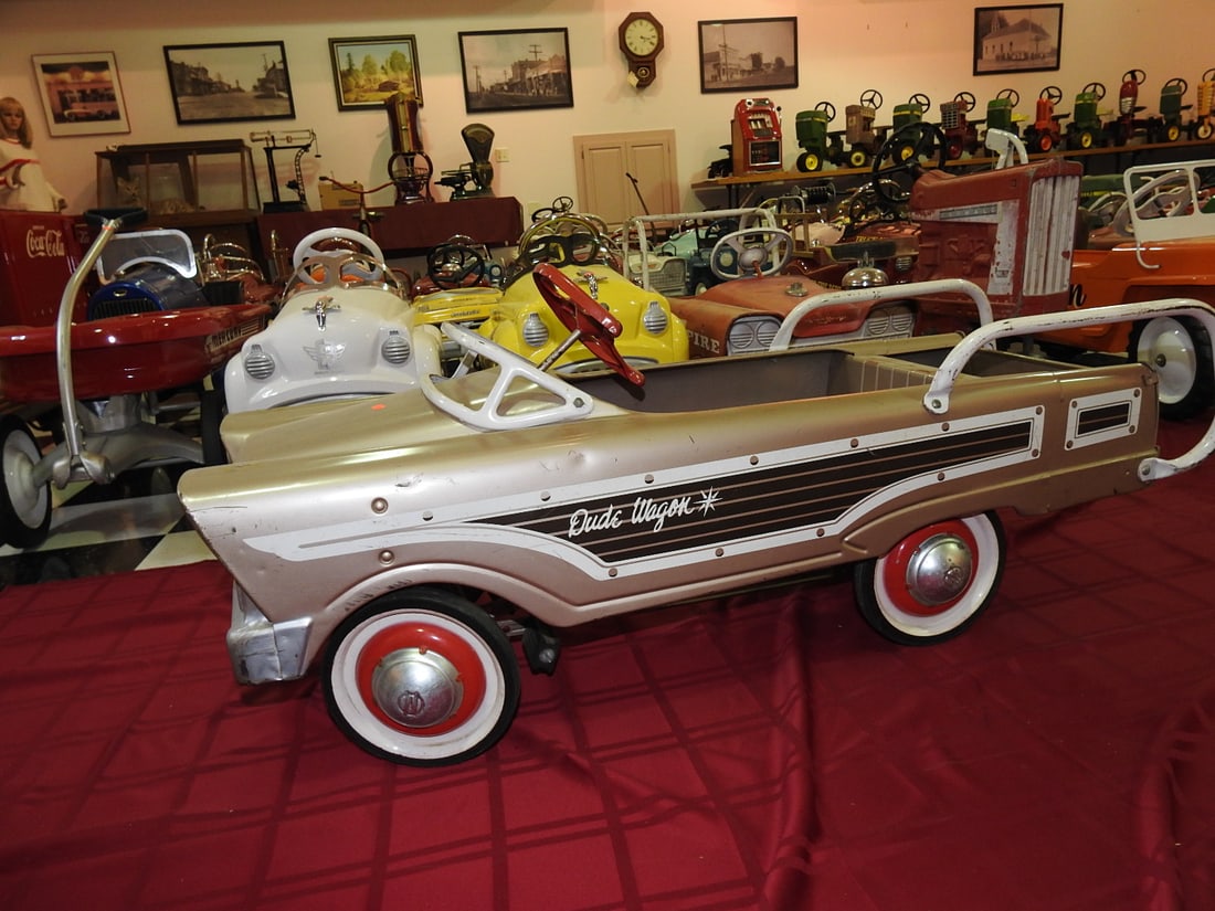 1960 Murray Dude Wagon Pedal Car (1 of 10)