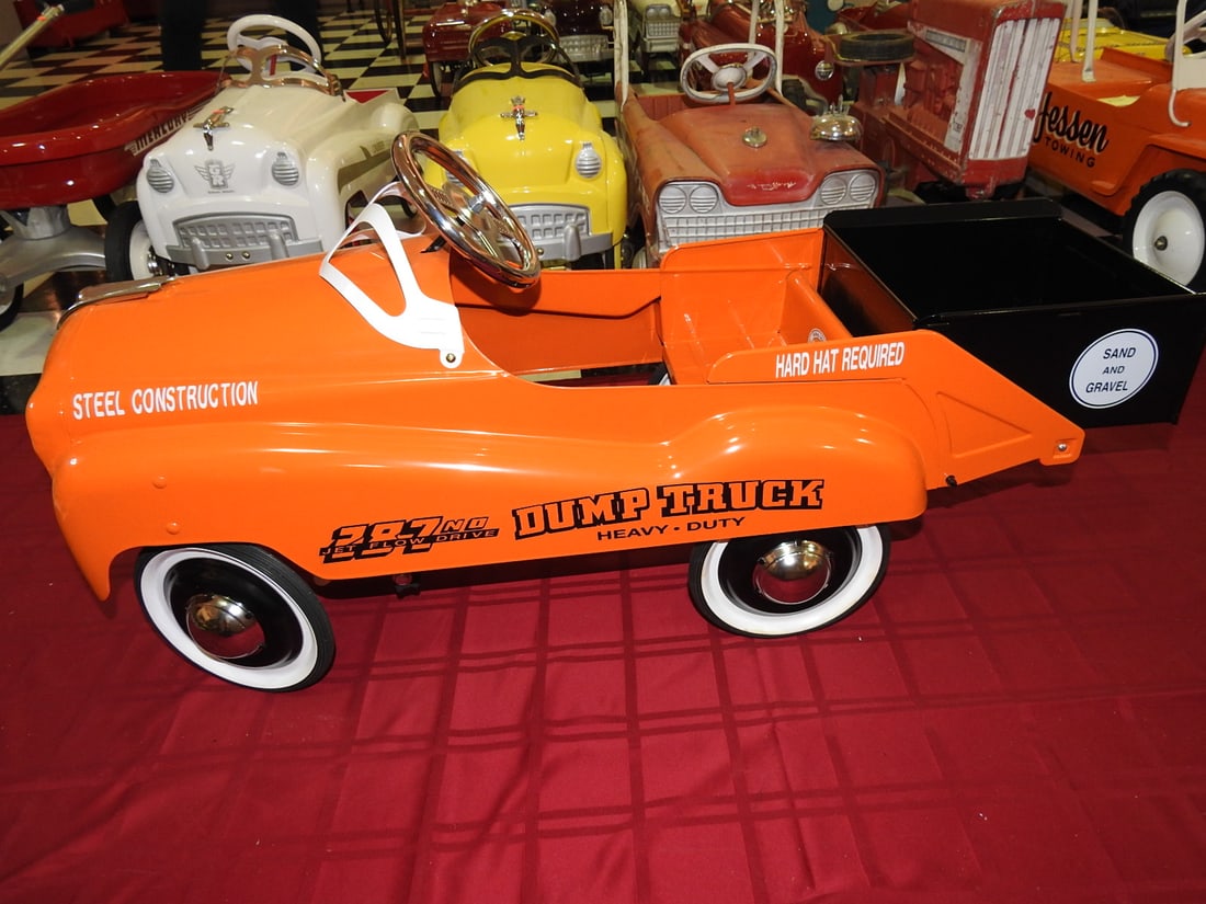 Burns Novelty Heavy Duty Dump Truck No. 287 Pedal Car (1 of 9)