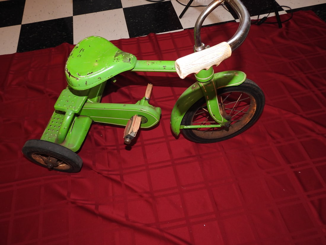 Vintage Lime Green Chain-Drive Tricycle (1 of 7)