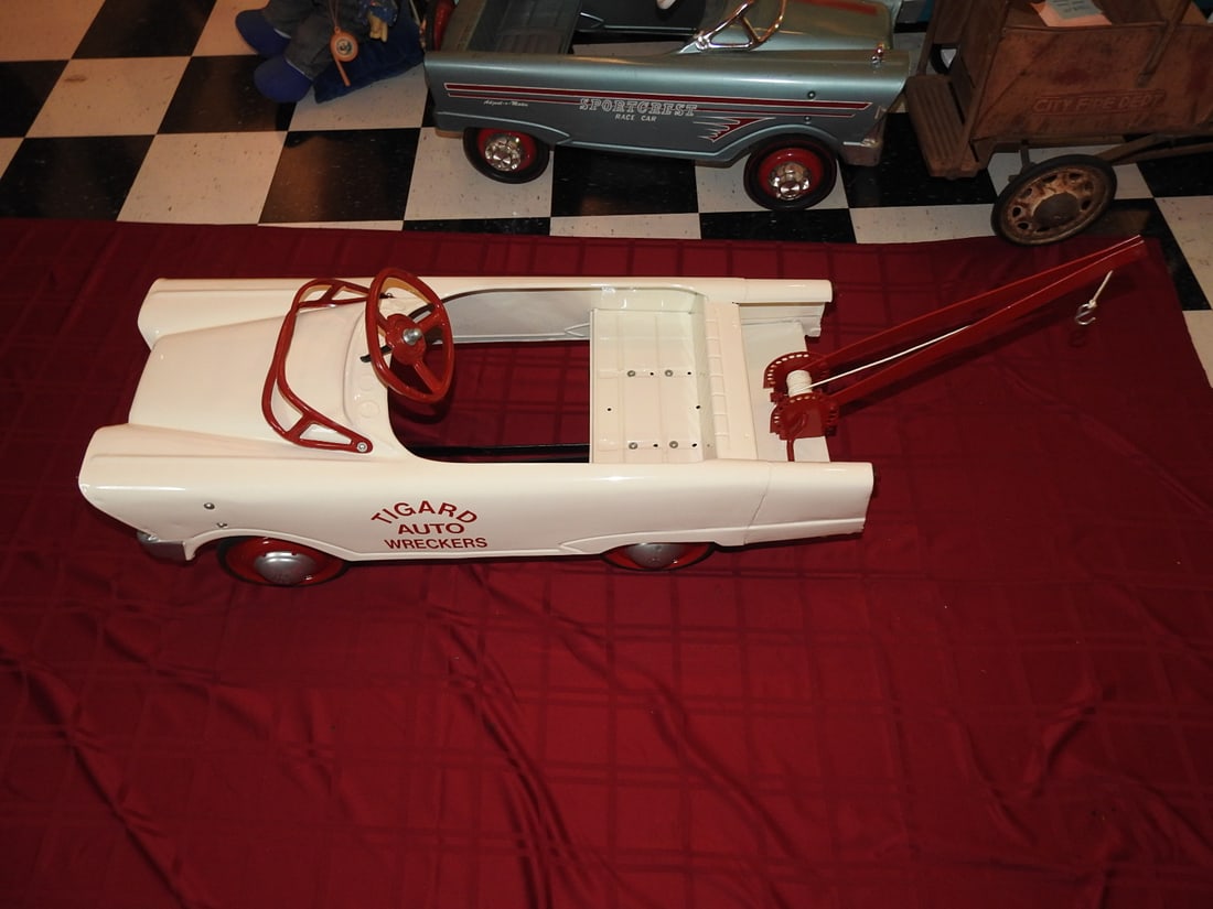 Restored Murray Tigard Auto Wreckers Pedal Tow Car (1 of 6)